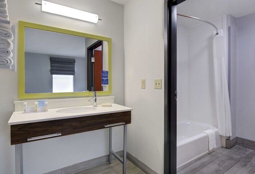 فندق Hampton Inn Fayetteville