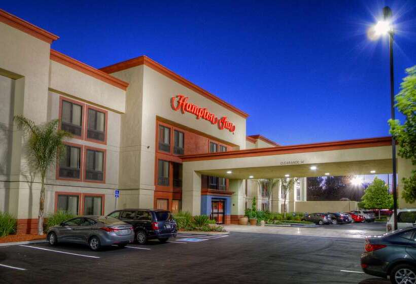 בית מלון כפרי Hampton Inn Fremont