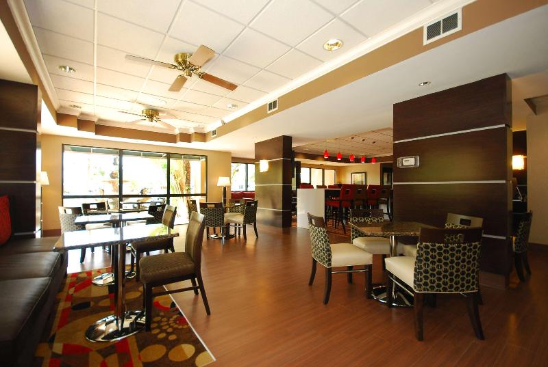 酒店 Hampton Inn Fort Myers Airport & I 75