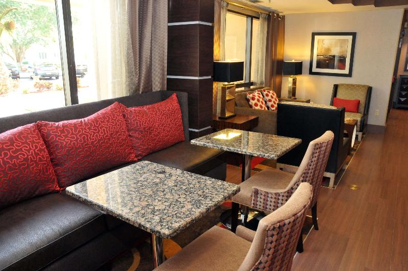 酒店 Hampton Inn Fort Myers Airport & I 75