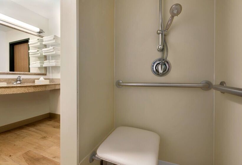 فندق Summit Suites