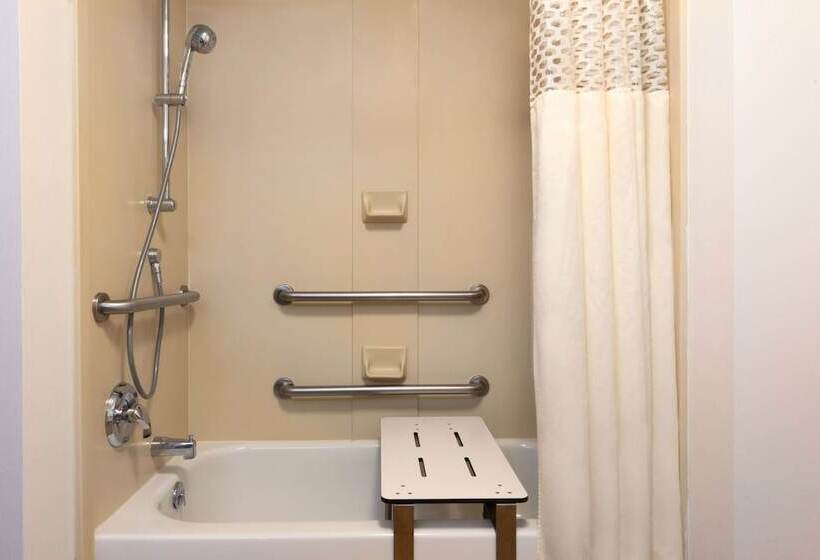 فندق Summit Suites