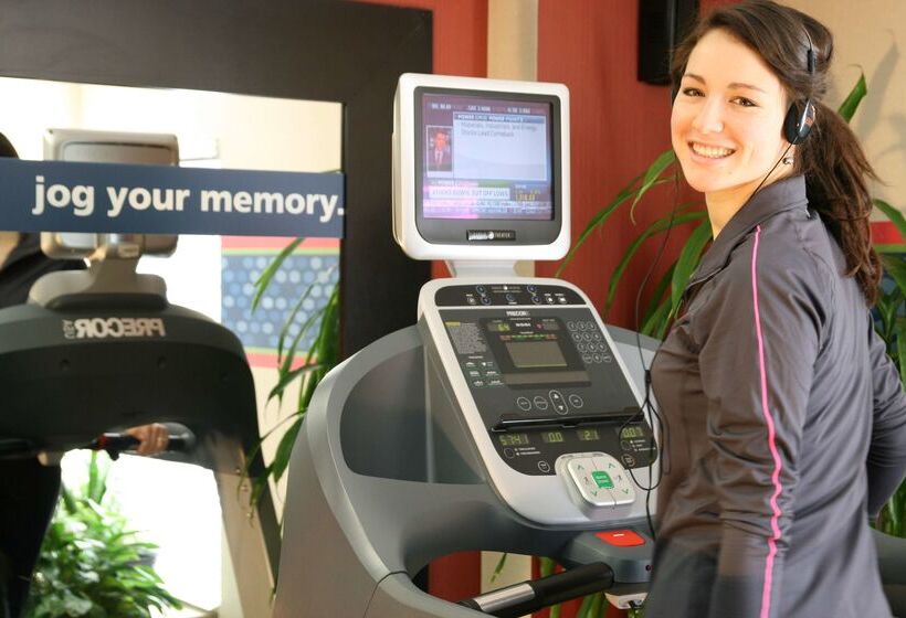 هتل Hampton Inn Greensboro Airport