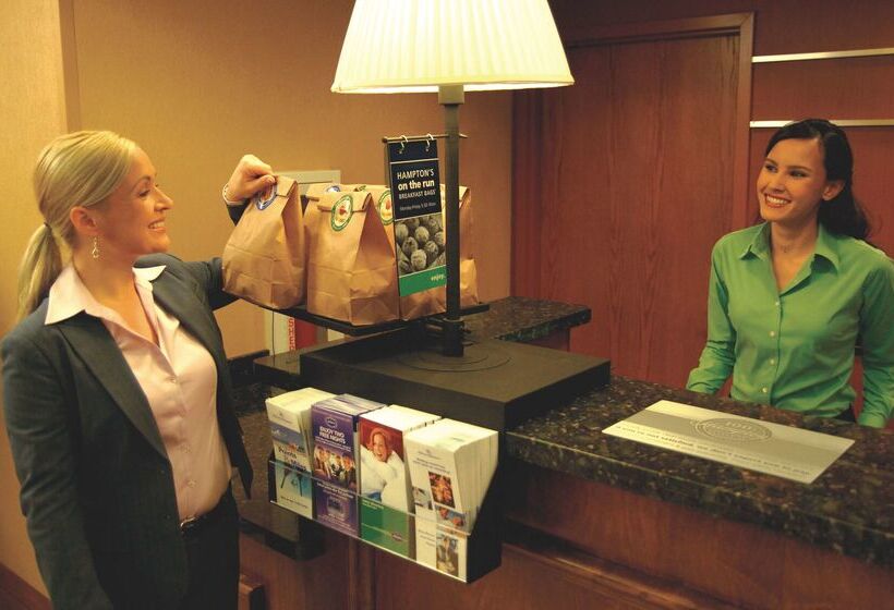 Отель Hampton Inn Greensboro Airport