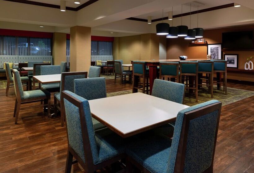 Отель Hampton Inn Greensboro Airport