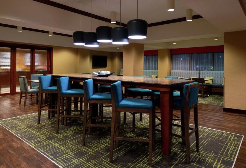 Отель Hampton Inn Greensboro Airport