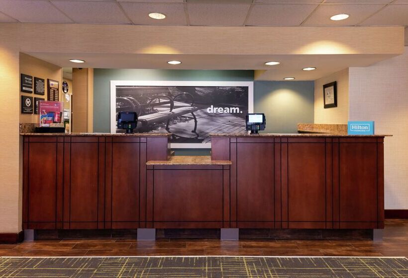 Отель Hampton Inn Greensboro Airport
