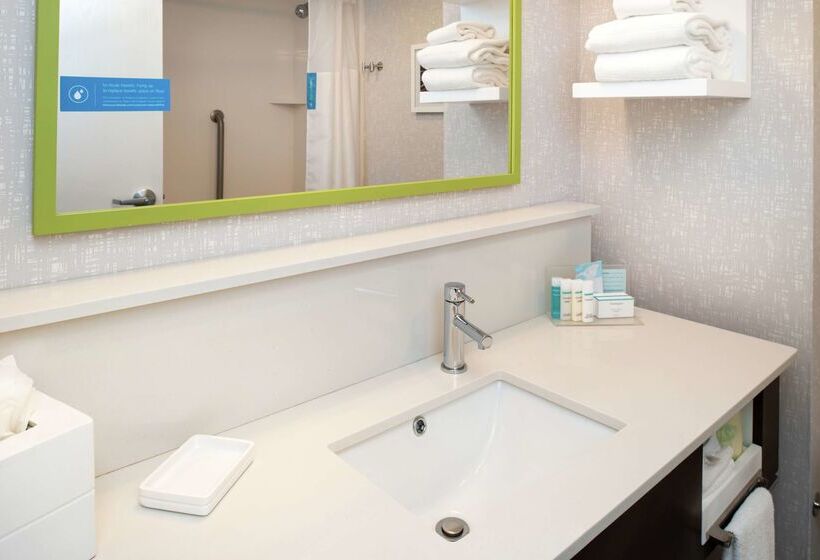 هتل Hampton Inn Greensboro Airport