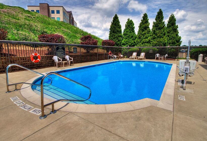 فندق Hampton Inn Greensburg