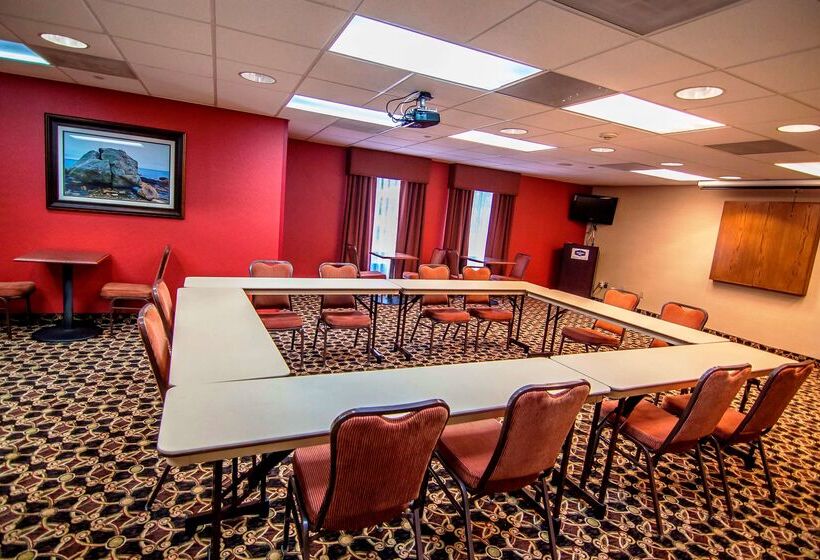 هتل Hampton Inn Groton