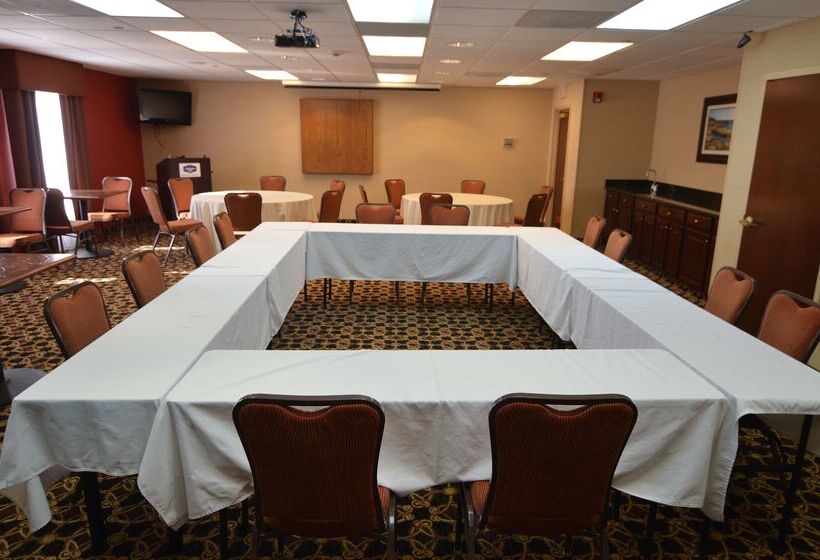 هتل Hampton Inn Groton