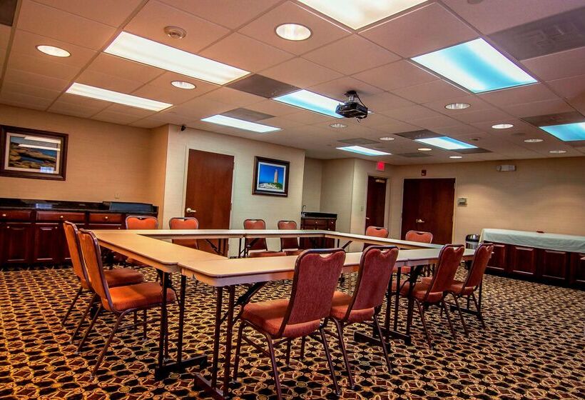 هتل Hampton Inn Groton