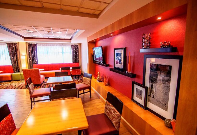 هتل Hampton Inn Groton