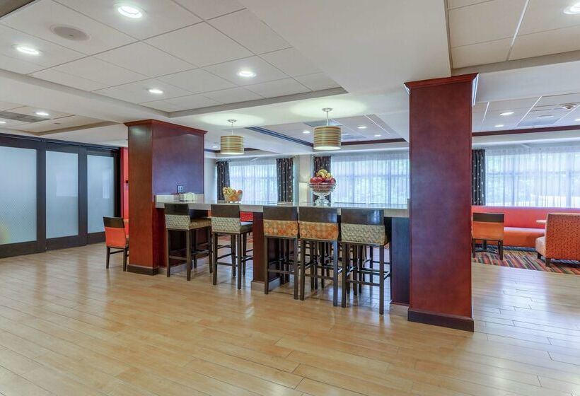 هتل Hampton Inn Groton