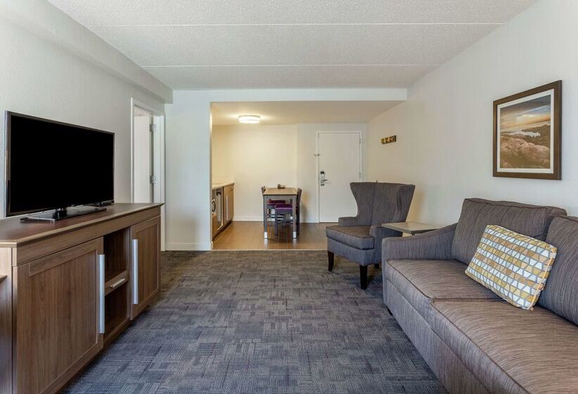 هتل Hampton Inn Groton