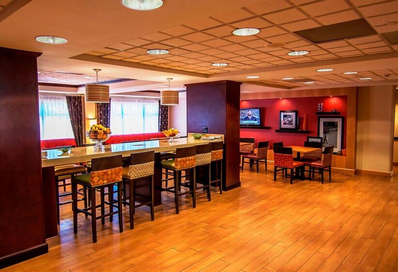 هتل Hampton Inn Groton