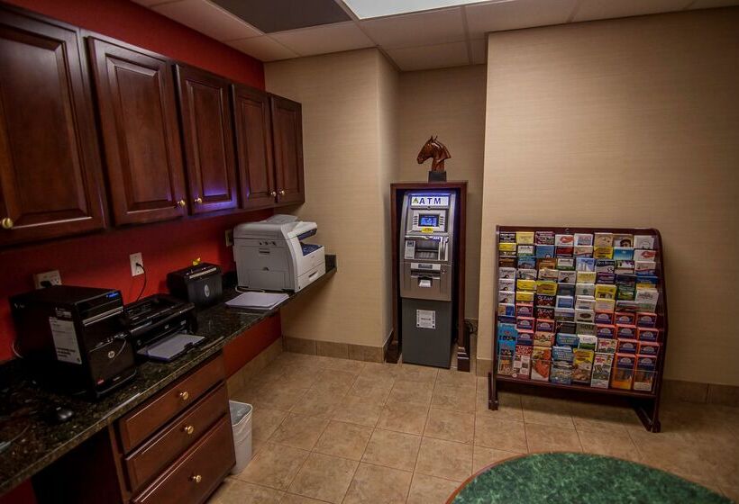 هتل Hampton Inn Groton