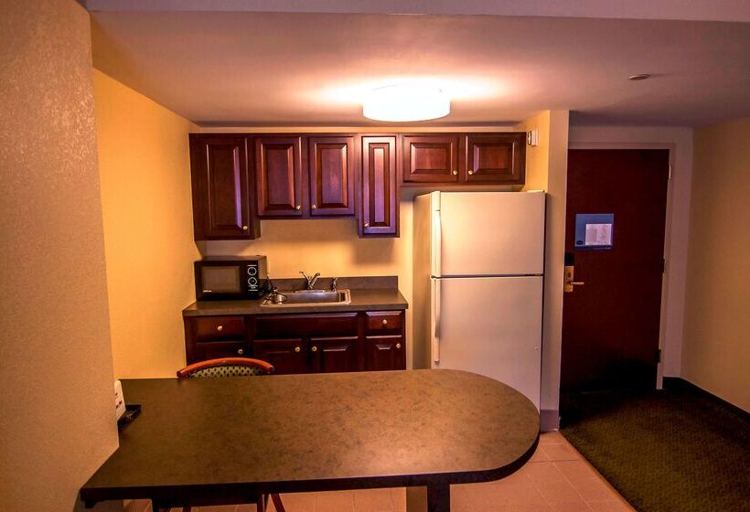 هتل Hampton Inn Groton