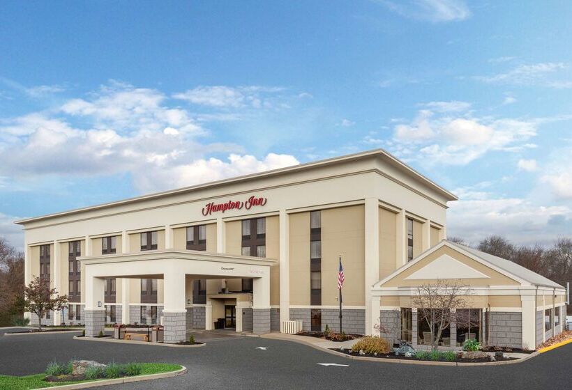 هتل Hampton Inn Groton