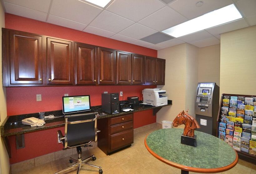 هتل Hampton Inn Groton