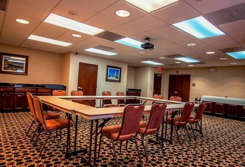 هتل Hampton Inn Groton