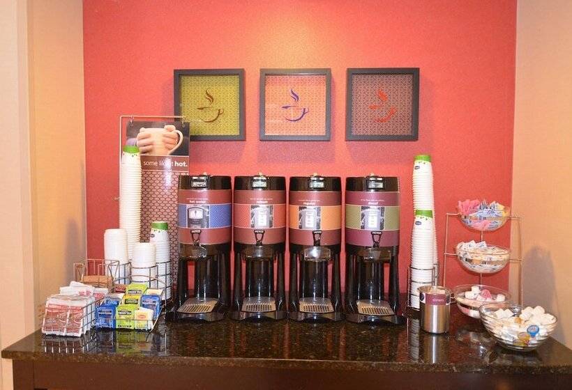 هتل Hampton Inn Groton