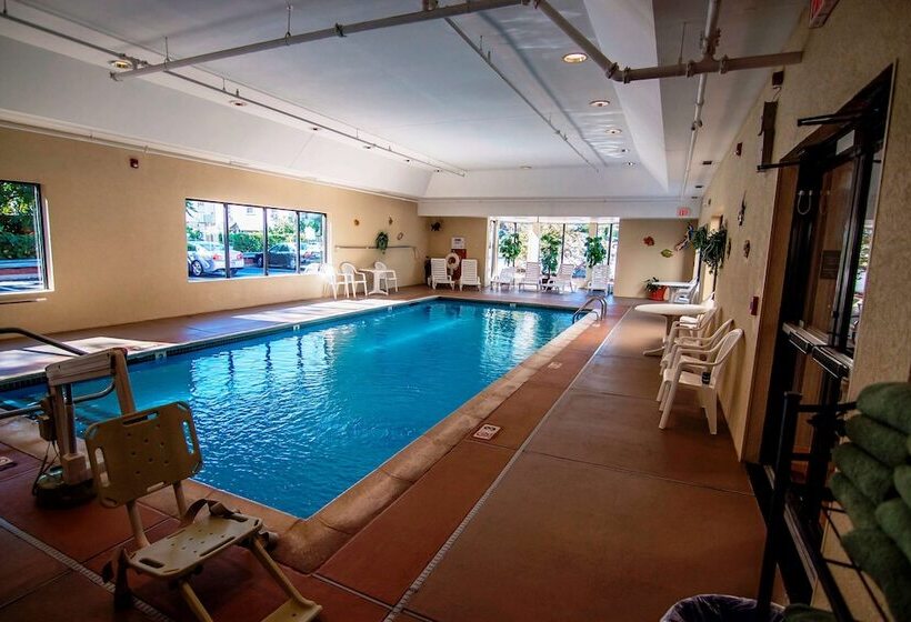 هتل Hampton Inn Groton