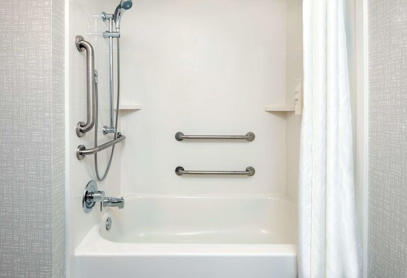 هتل Hampton Inn Hartford/airport