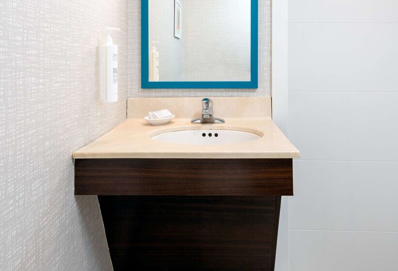 هتل Hampton Inn Hartford/airport