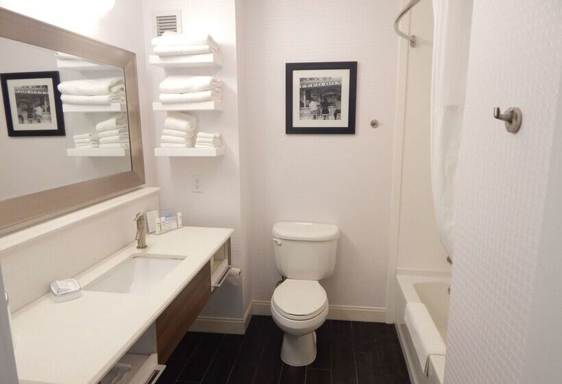 هتل Hampton Inn Heath Newark