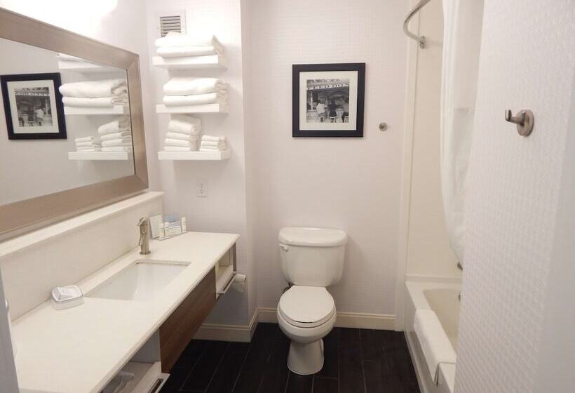 هتل Hampton Inn Heath Newark