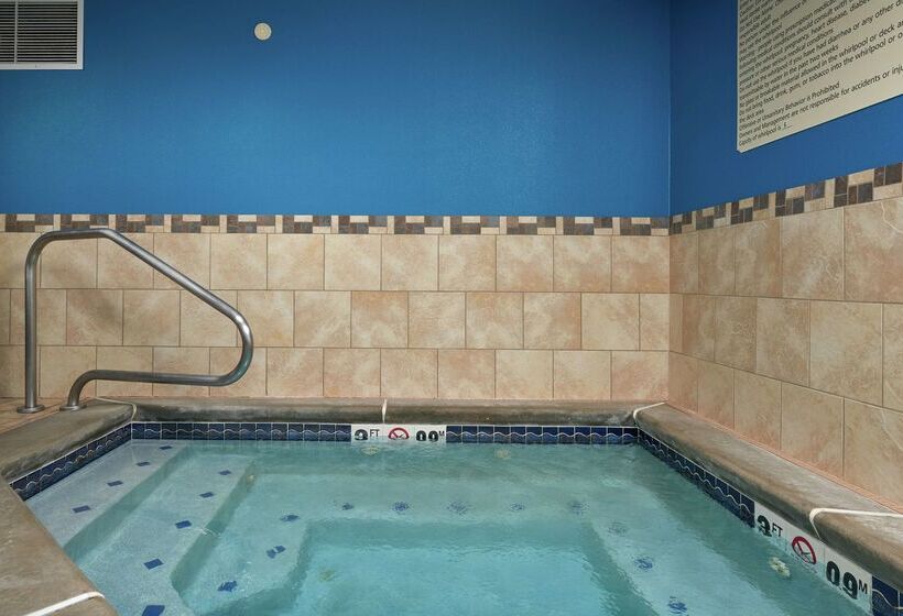 هتل Hampton Inn Helena