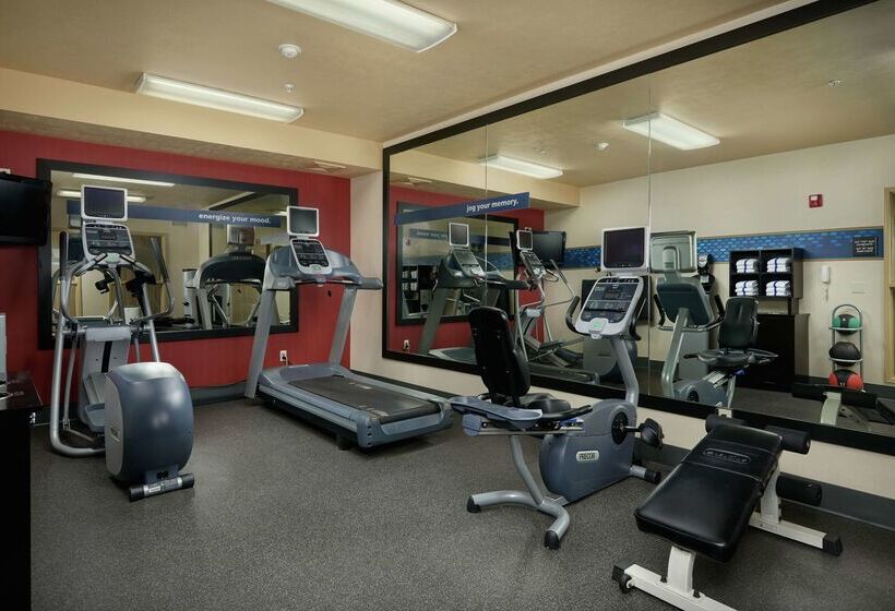 هتل Hampton Inn Helena