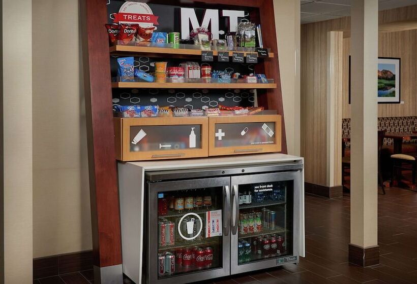 هتل Hampton Inn Helena