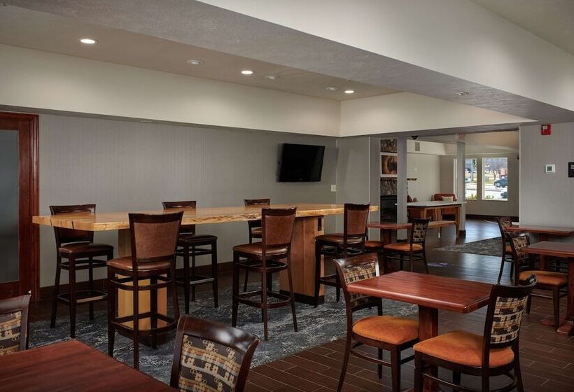 هتل Hampton Inn Helena