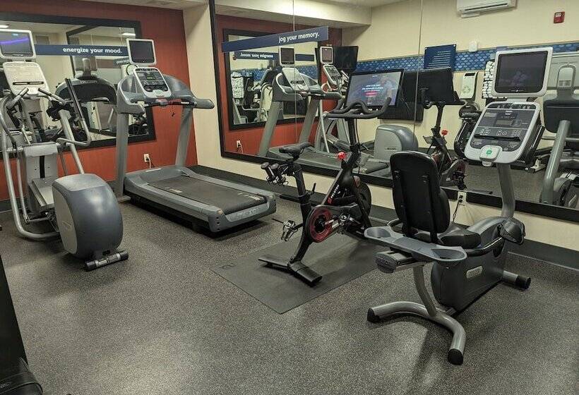 هتل Hampton Inn Helena