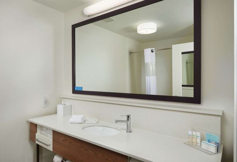 هتل Hampton Inn Helena