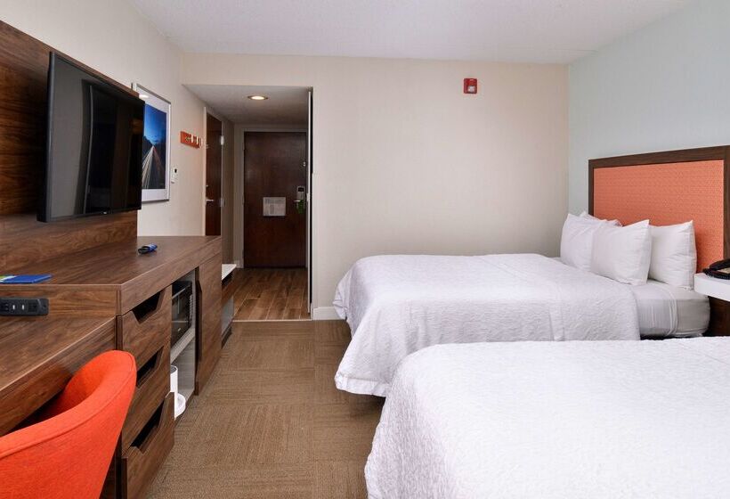 בית מלון כפרי Hampton Inn Henderson