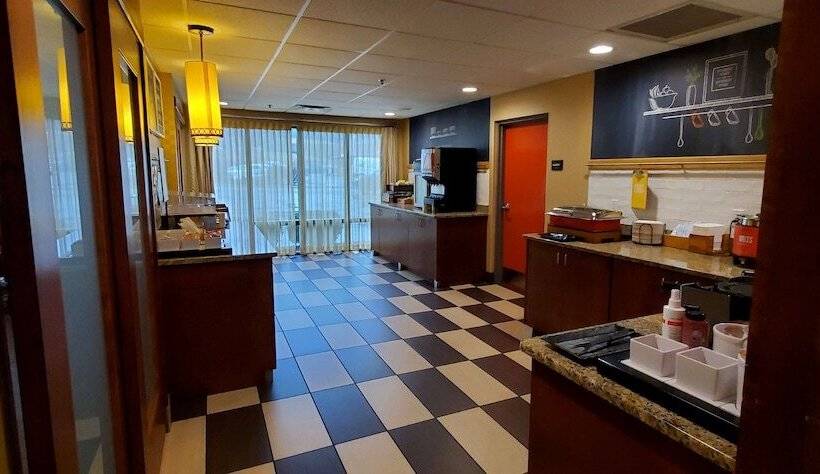 فندق Hampton Inn Hillsville