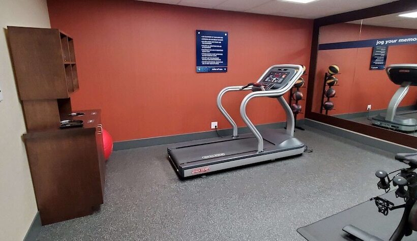 فندق Hampton Inn Hillsville