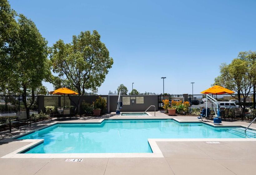 فندق Hampton Inn By Hilton Irvine East   Lake Forest