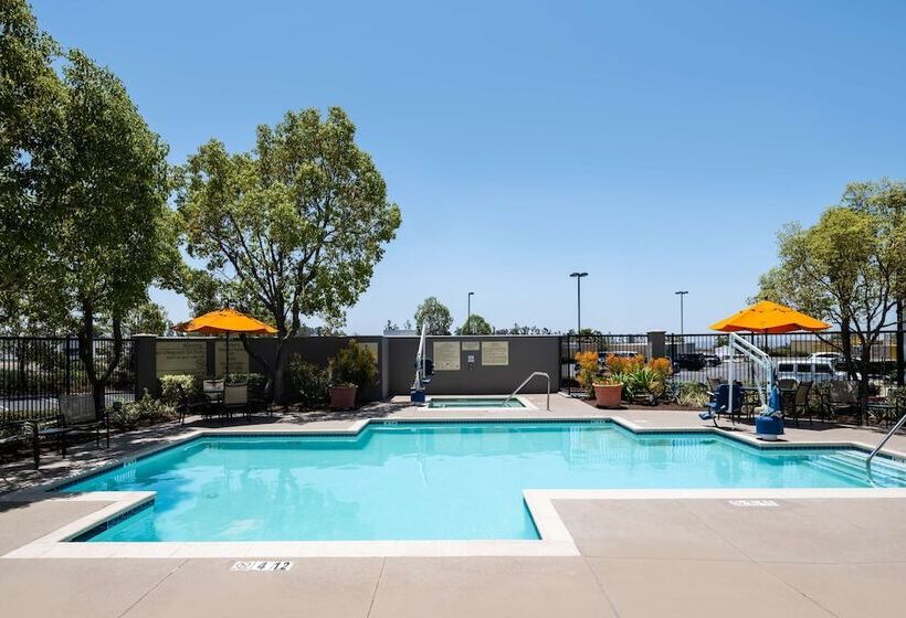 فندق Hampton Inn By Hilton Irvine East   Lake Forest