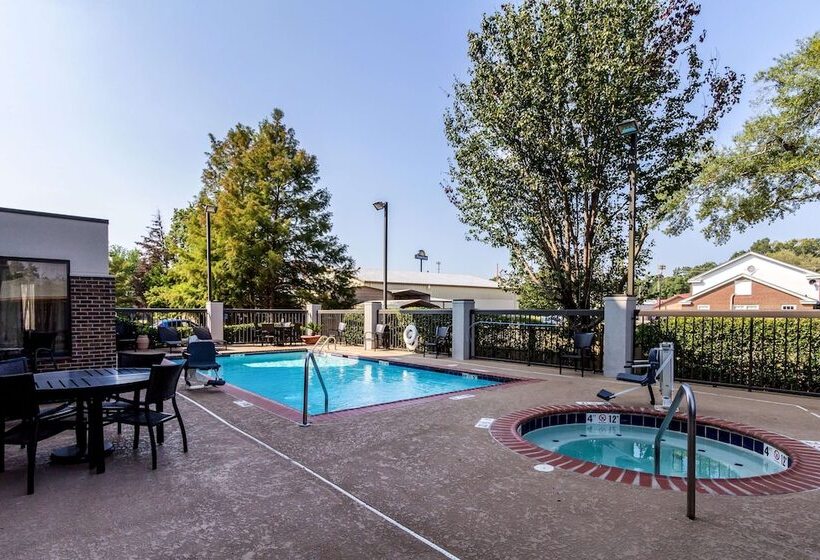 هتل Hampton Inn Jackson/pearlinternational Airport