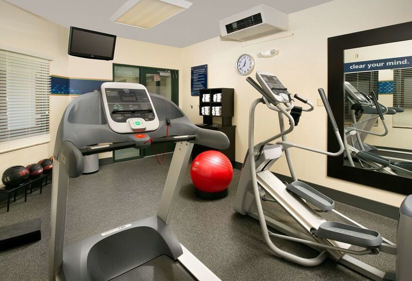 בית מלון כפרי Hampton Inn Kansas City The Legends