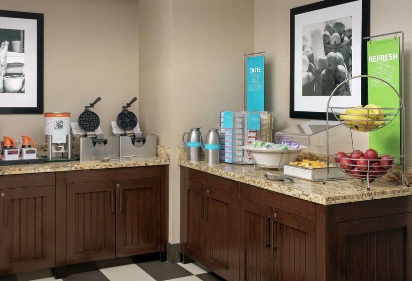 בית מלון כפרי Hampton Inn Kansas City The Legends