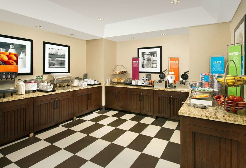 בית מלון כפרי Hampton Inn Kansas City The Legends