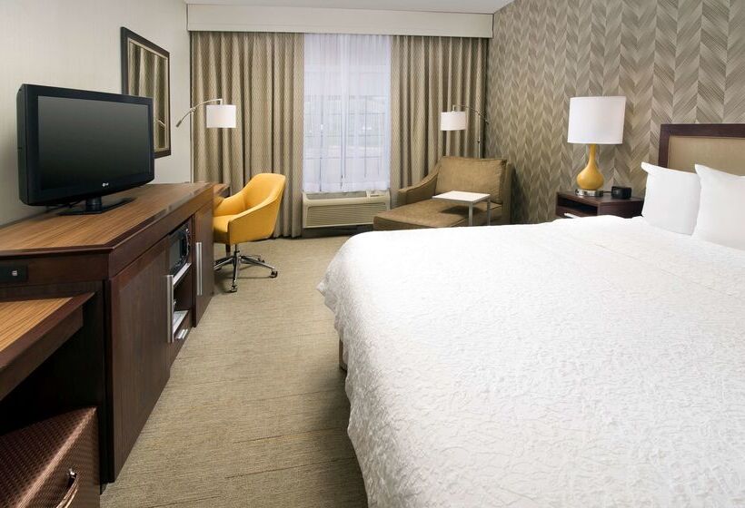 בית מלון כפרי Hampton Inn Kansas City The Legends