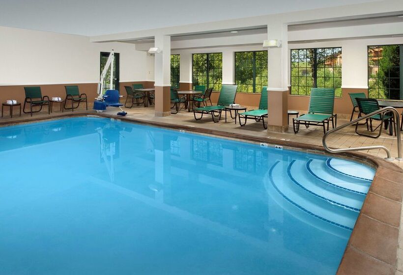 בית מלון כפרי Hampton Inn Kansas City The Legends