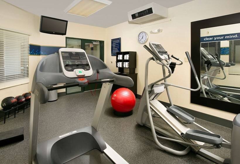 בית מלון כפרי Hampton Inn Kansas City The Legends