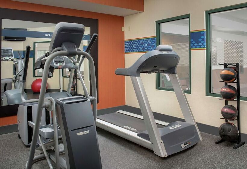 בית מלון כפרי Hampton Inn Kansas City The Legends